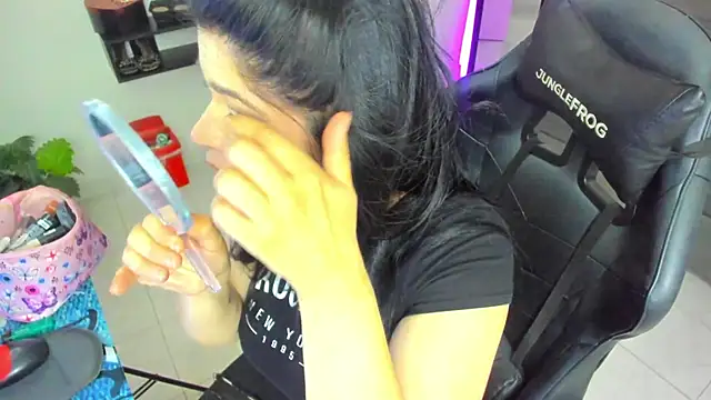 Snapshot of BellaFlaming chatting on 26, 11, 2025 BellaFlaming online show from 26, 11, 2025