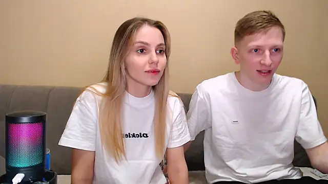 Snapshot of juliaanddima chatting on 4, 3, 2026 juliaanddima online show from 4, 3, 2026