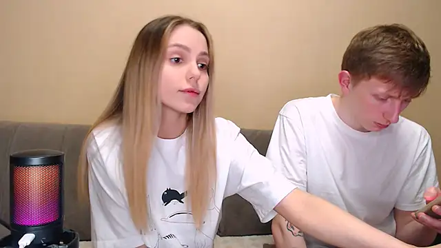 Snapshot of juliaanddima chatting on 28, 2, 2026 juliaanddima online show from 28, 2, 2026