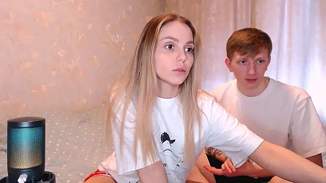 Snapshot of juliaanddima chatting on 2, 3, 2026 juliaanddima online show from 2, 3, 2026