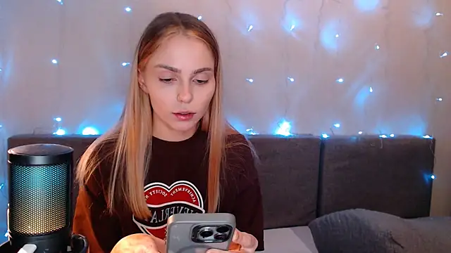 juliaanddima online show from 17, 9, 2025