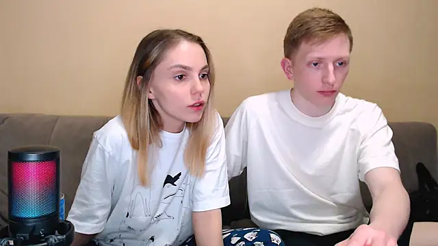 juliaanddima online show from 10, 5, 2026