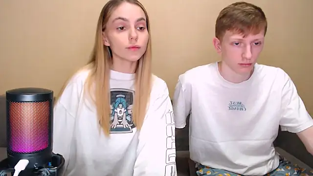 Snapshot of juliaanddima chatting on 5, 2, 2026 juliaanddima online show from 5, 2, 2026