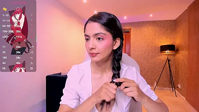 Snapshot of miiaa_evans chatting on 9, 10, 2025 miiaa evans online show from 9, 10, 2025