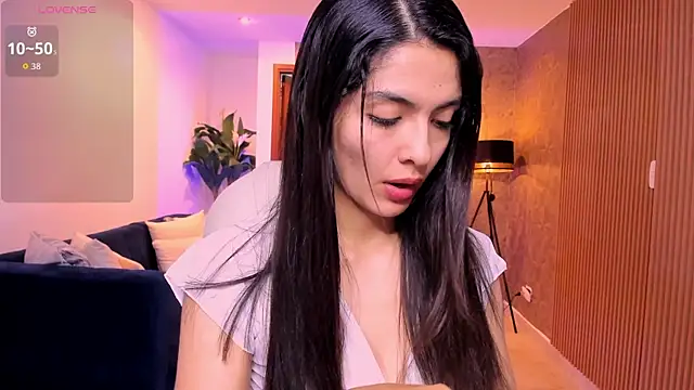 Snapshot of miiaa_evans chatting on 4, 10, 2025 miiaa evans online show from 4, 10, 2025