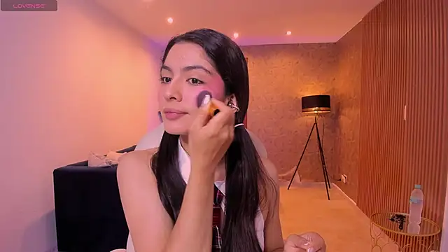 Snapshot of miiaa_evans chatting on 21, 10, 2025 miiaa evans online show from 21, 10, 2025