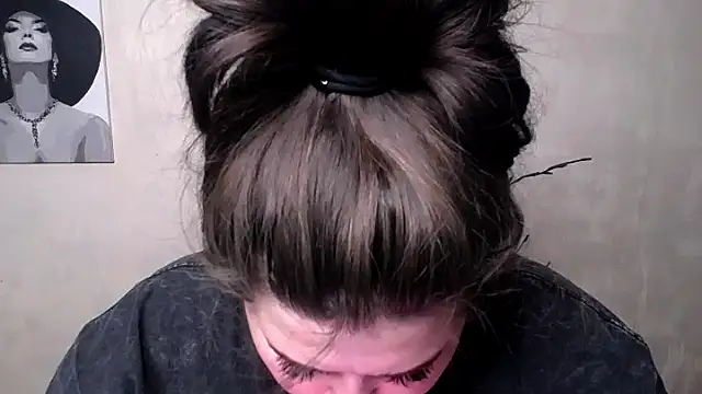 Emily Mo online show from 18, 9, 2025