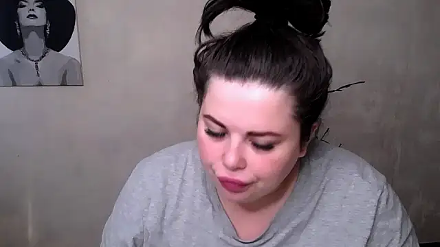 Emily Mo online show from 16, 9, 2025