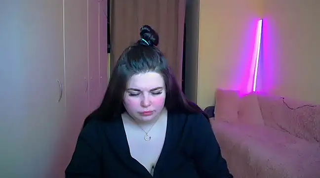 Emily Mo online show from 9, 3, 2025