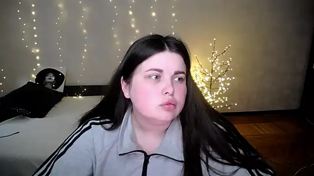 Emily Mo online show from 11, 4, 2026