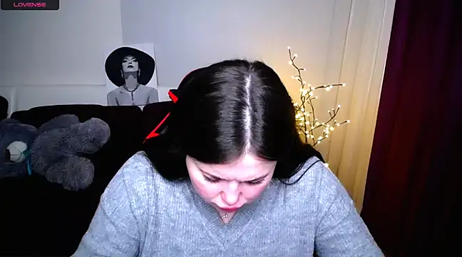 Emily Mo online show from 4, 3, 2025