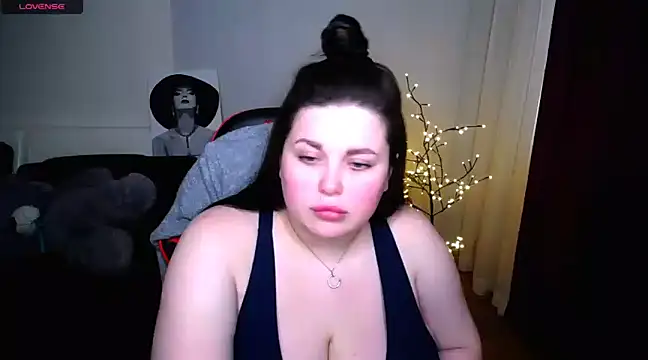 Emily Mo online show from 4, 3, 2025