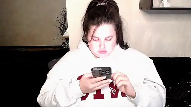 Emily Mo online show from 26, 10, 2025