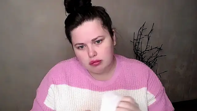 Emily Mo online show from 15, 11, 2025