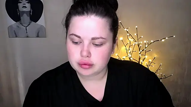 Emily Mo online show from 11, 9, 2025