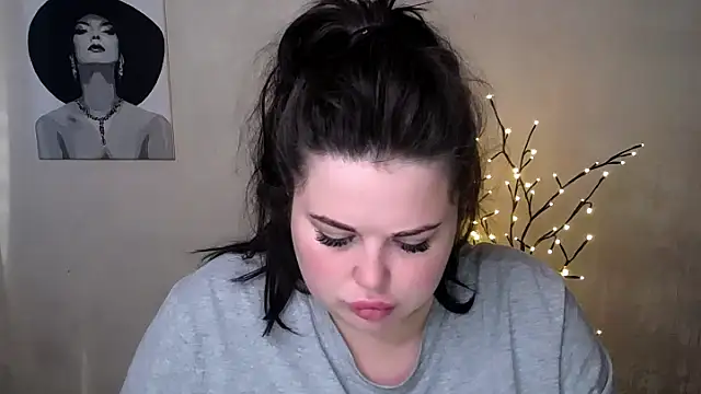 Emily Mo online show from 22, 9, 2025