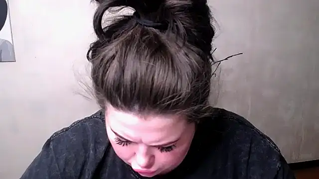 Emily Mo online show from 23, 9, 2025