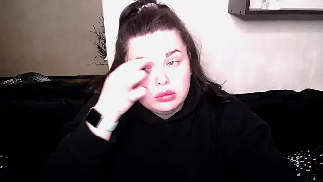 Emily Mo online show from 10, 10, 2025