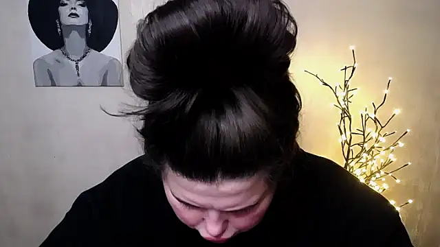 Emily Mo online show from 3, 10, 2025