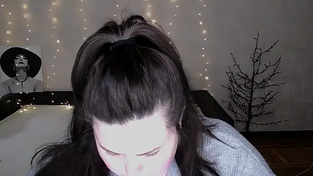 Emily Mo online show from 24, 4, 2026