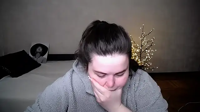 Emily Mo online show from 10, 4, 2026