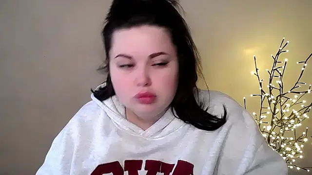 Emily Mo online show from 26, 11, 2025