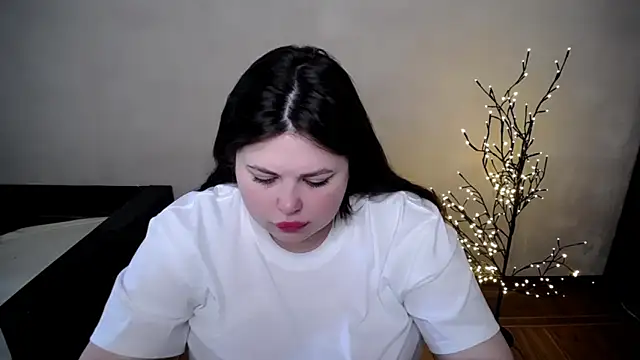 Emily Mo online show from 8, 5, 2026