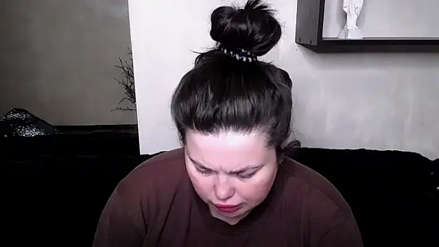 Emily Mo online show from 15, 10, 2025