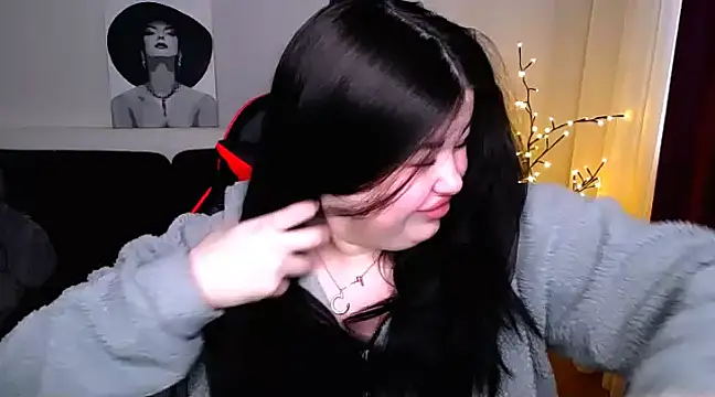 Emily Mo online show from 27, 2, 2025