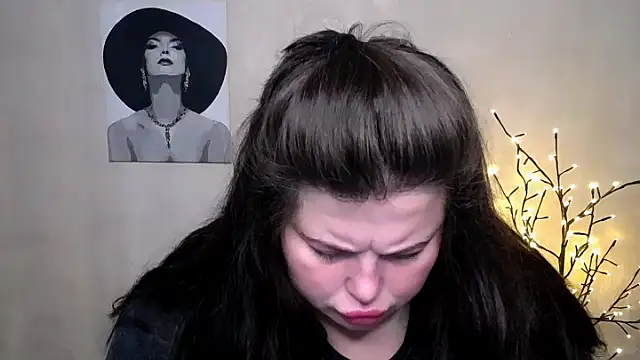 Emily Mo online show from 10, 9, 2025