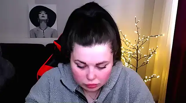 Emily Mo online show from 27, 2, 2025