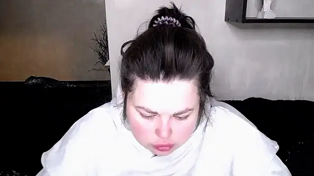 Emily Mo online show from 23, 10, 2025