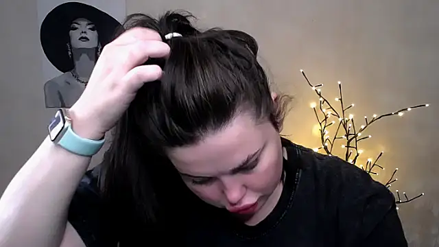 Emily Mo online show from 9, 9, 2025