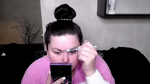 Emily Mo online show from 6, 11, 2025