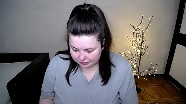 Emily Mo online show from 7, 5, 2026