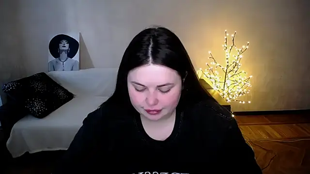 Emily Mo online show from 22, 5, 2026