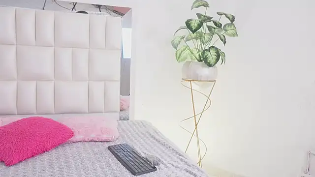 Anais aradia online show from 8, 2, 2025