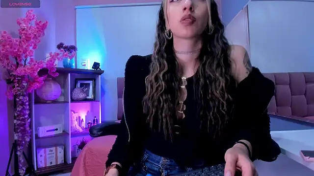 mia thompsonn  online show from 27, 11, 2025