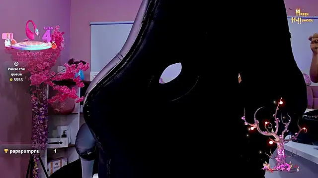 mia thompsonn  online show from 15, 11, 2025