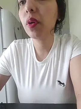 DianiQueenn online show from 10, 4, 2026