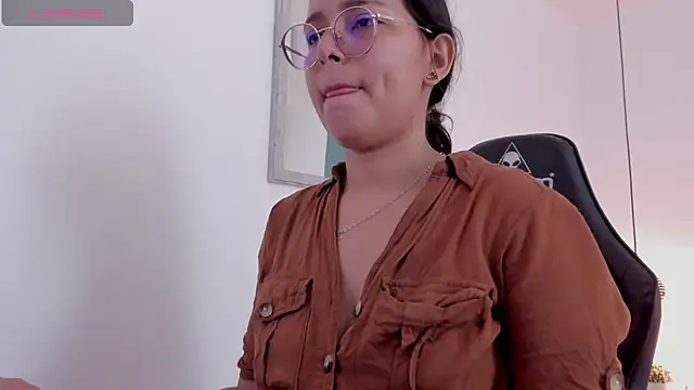 lucy blue28 online show from 9, 4, 2026