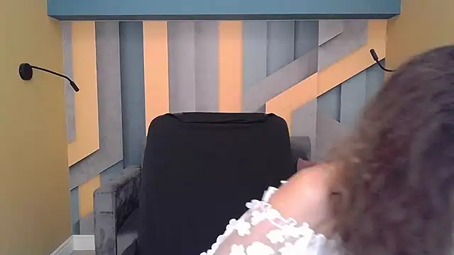 EllaLong online show from 17, 9, 2025