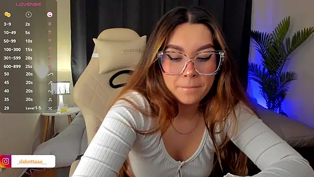 dakottaa  online show from 11, 11, 2025