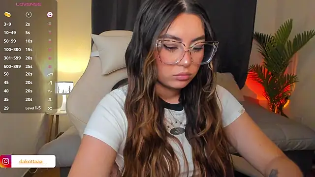 dakottaa  online show from 29, 3, 2026