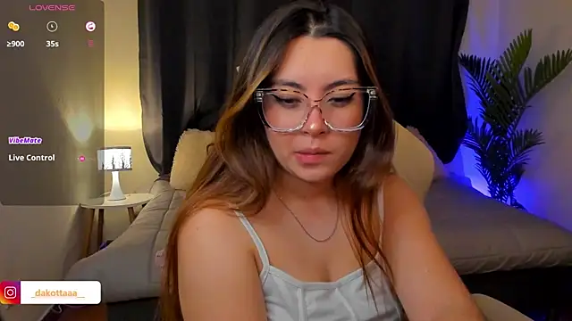 dakottaa  online show from 2, 12, 2025