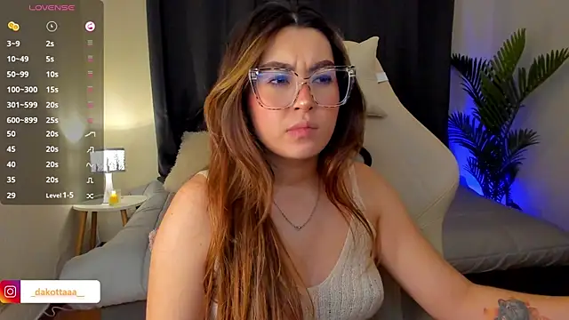 dakottaa  online show from 29, 10, 2025