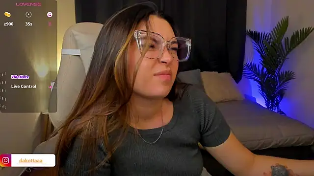 dakottaa  online show from 15, 12, 2025