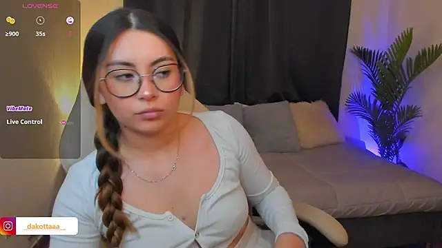 Snapshot of dakottaa_ chatting on 11, 2, 2026 dakottaa online show from 11, 2, 2026