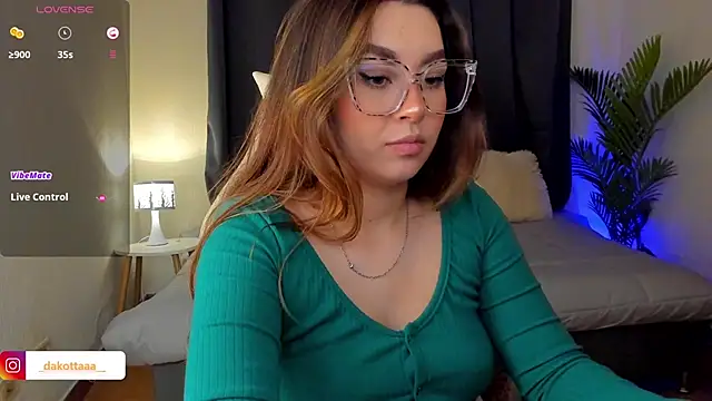 dakottaa  online show from 15, 10, 2025