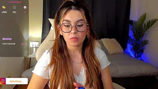 dakottaa  online show from 25, 9, 2025